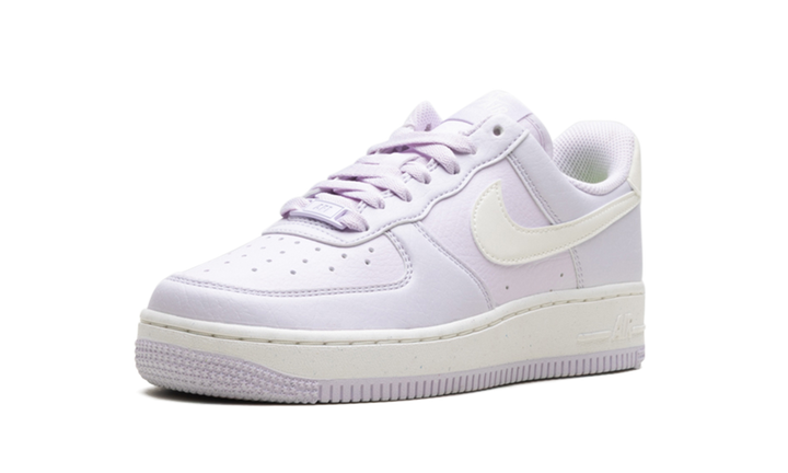 NIKE AIR FORCE 1 LOW &