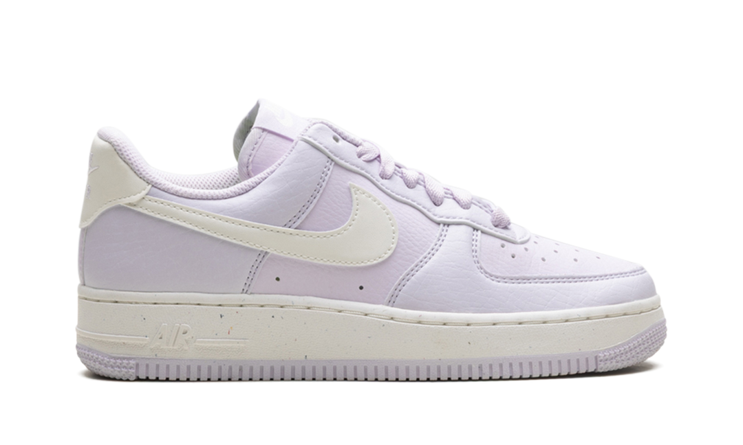 NIKE AIR FORCE 1 LOW &