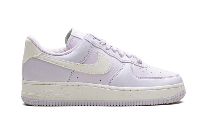 NIKE AIR FORCE 1 LOW &
