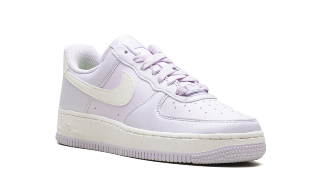 NIKE AIR FORCE 1 LOW &