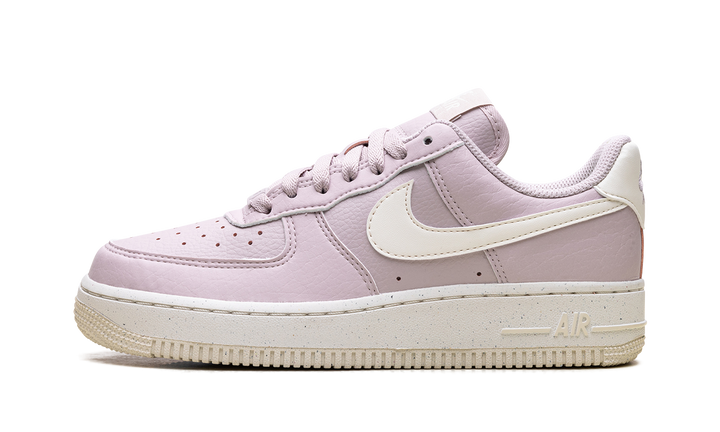 NIKE AIR FORCE 1 LOW &