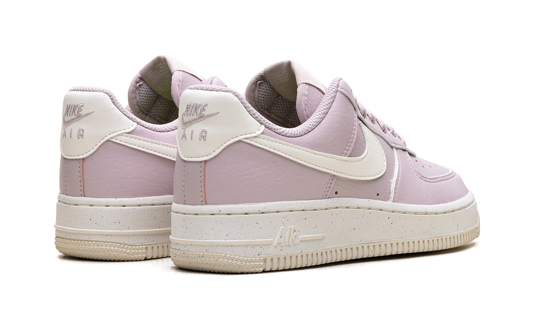 NIKE AIR FORCE 1 LOW &