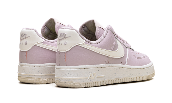 NIKE AIR FORCE 1 LOW &