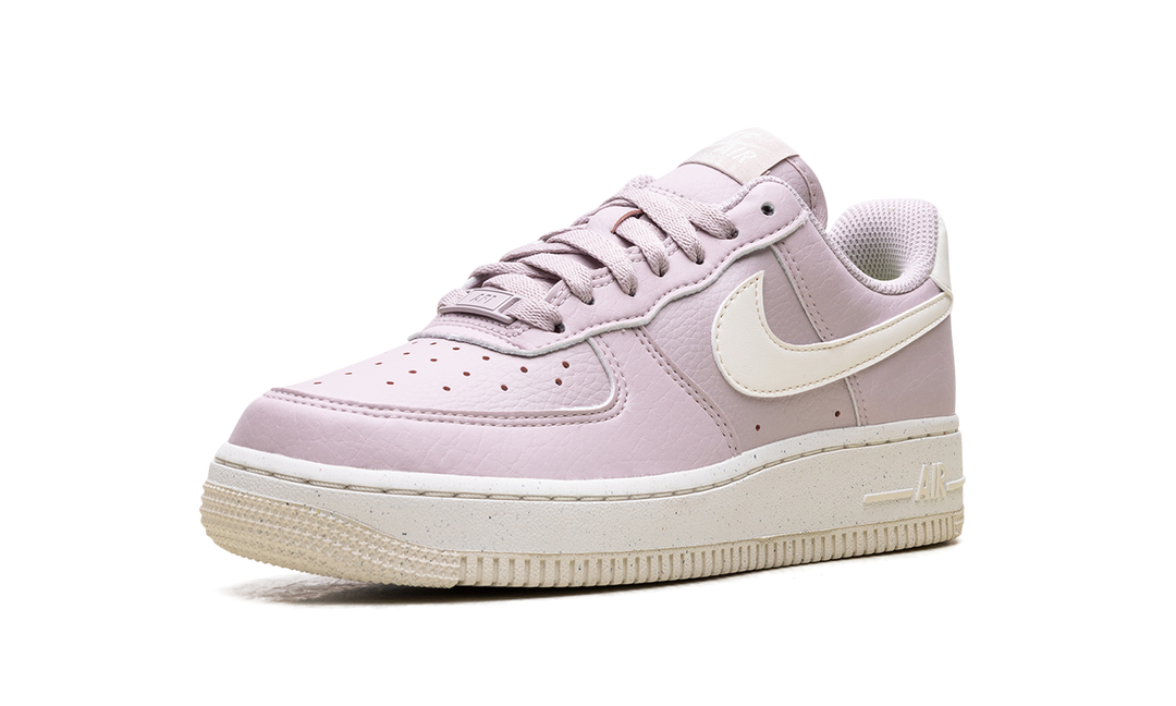 NIKE AIR FORCE 1 LOW &