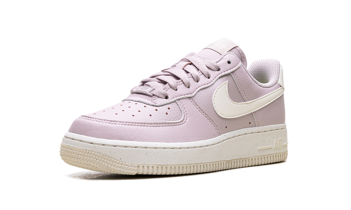 NIKE AIR FORCE 1 LOW &