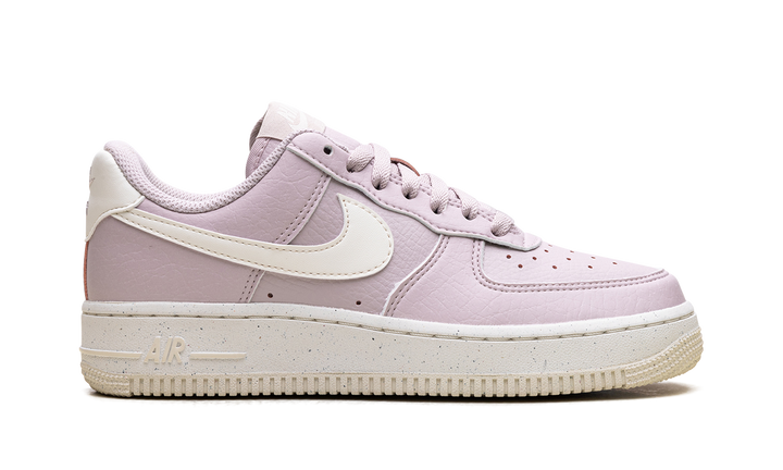 NIKE AIR FORCE 1 LOW &
