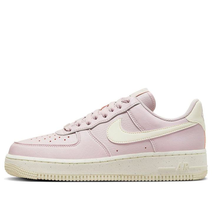 NIKE AIR FORCE 1 LOW &