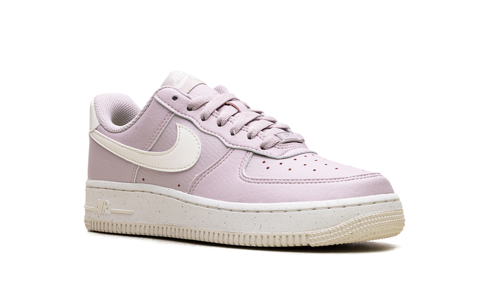 NIKE AIR FORCE 1 LOW &