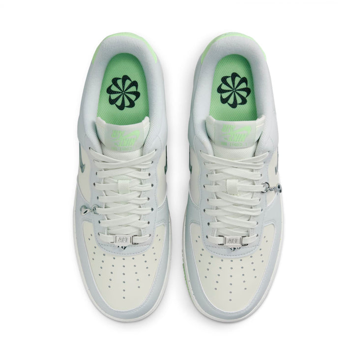NIKE AIR FORCE 1 LOW &