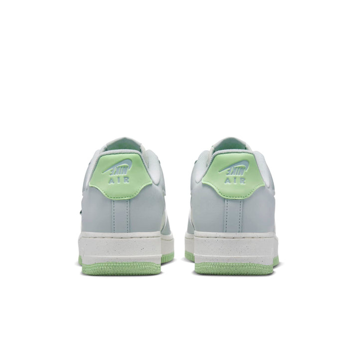 NIKE AIR FORCE 1 LOW &