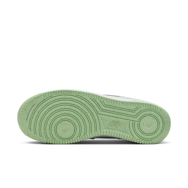 NIKE AIR FORCE 1 LOW &