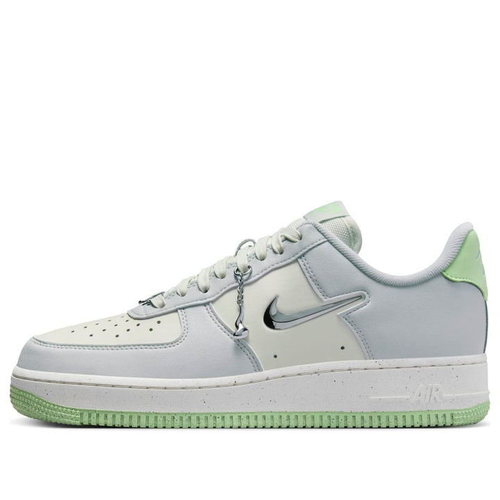 NIKE AIR FORCE 1 LOW &