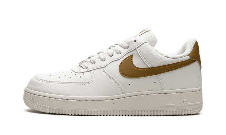 NIKE AIR FORCE 1 LOW &