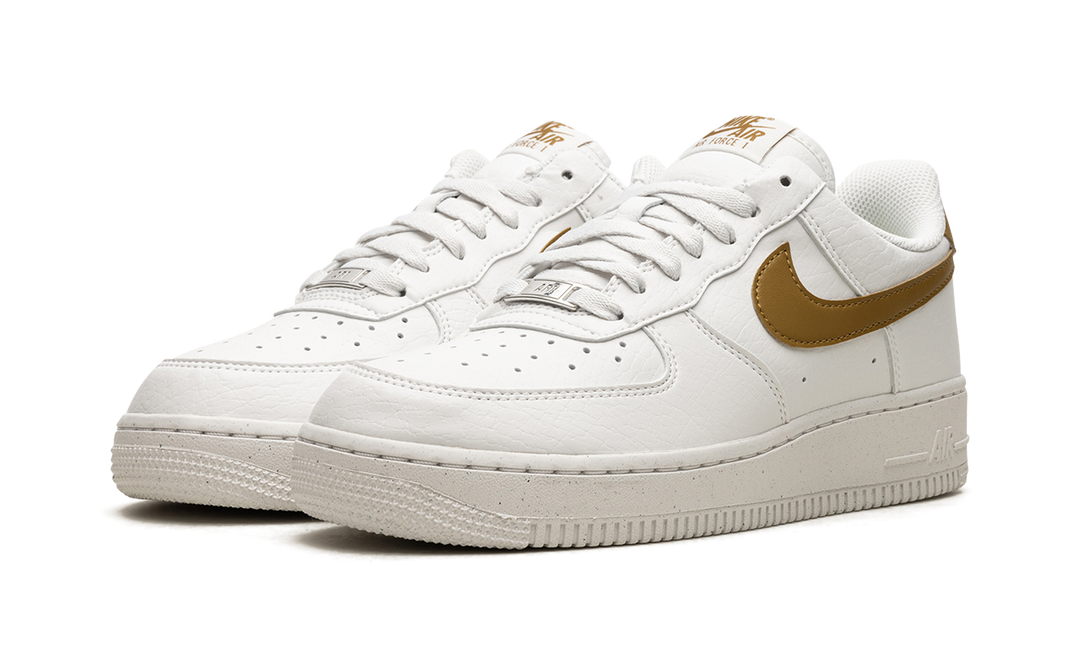 NIKE AIR FORCE 1 LOW &
