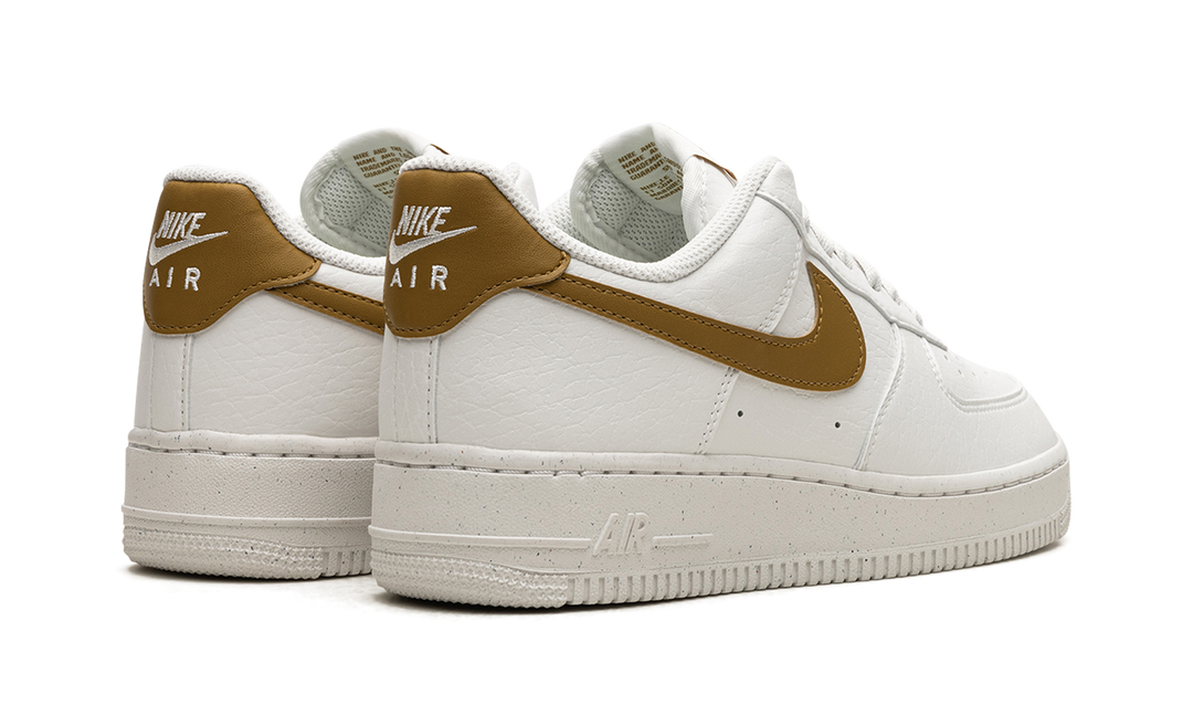 NIKE AIR FORCE 1 LOW &