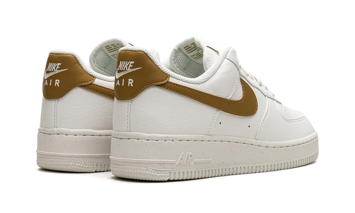 NIKE AIR FORCE 1 LOW &