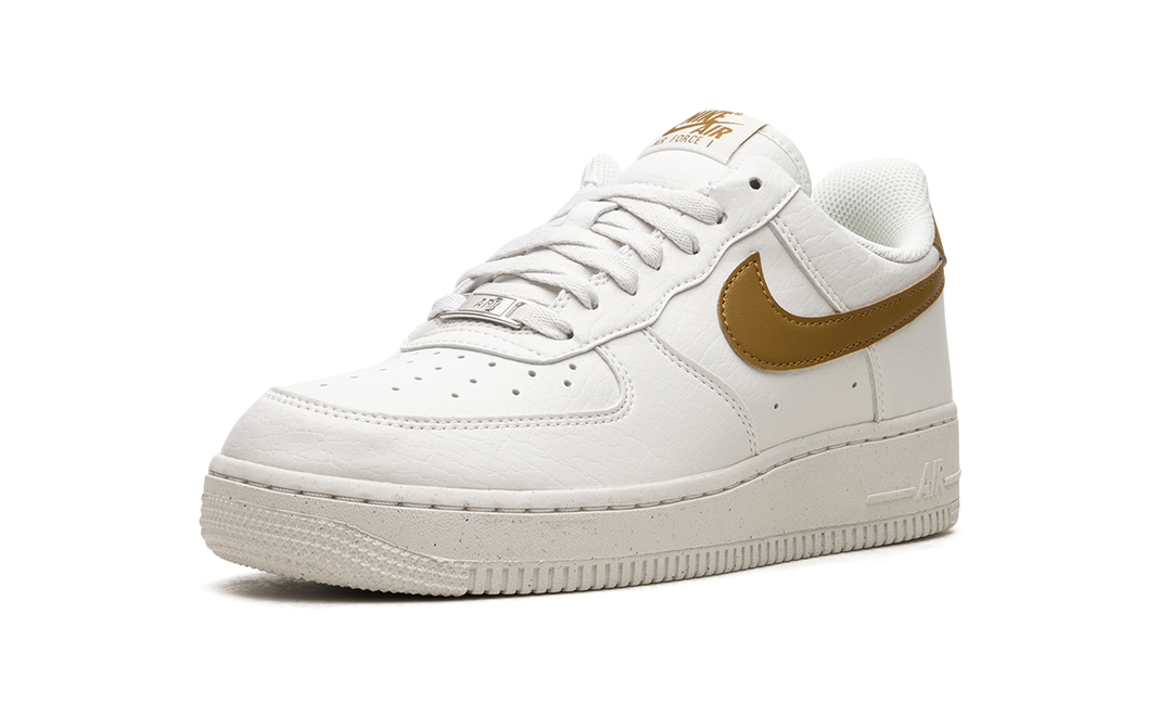 NIKE AIR FORCE 1 LOW &