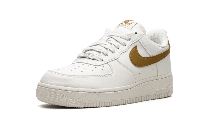 NIKE AIR FORCE 1 LOW &