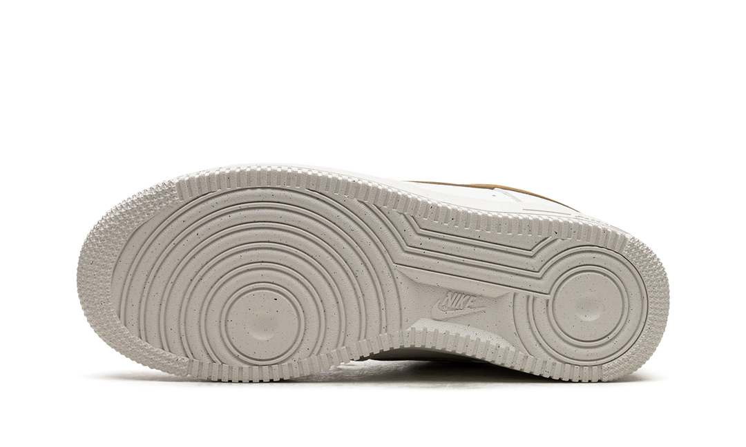 NIKE AIR FORCE 1 LOW &