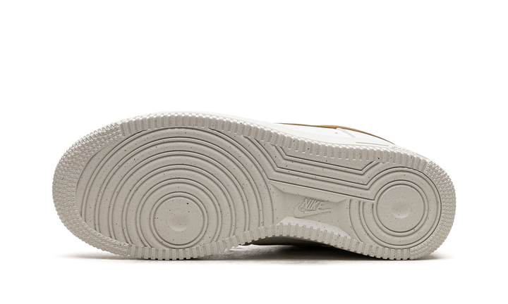 NIKE AIR FORCE 1 LOW &