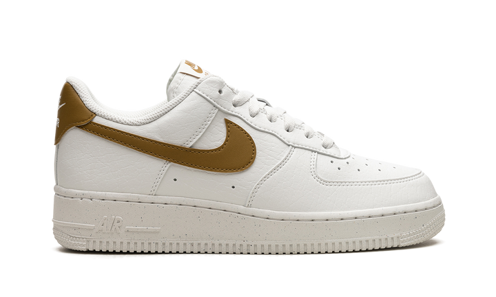 NIKE AIR FORCE 1 LOW &