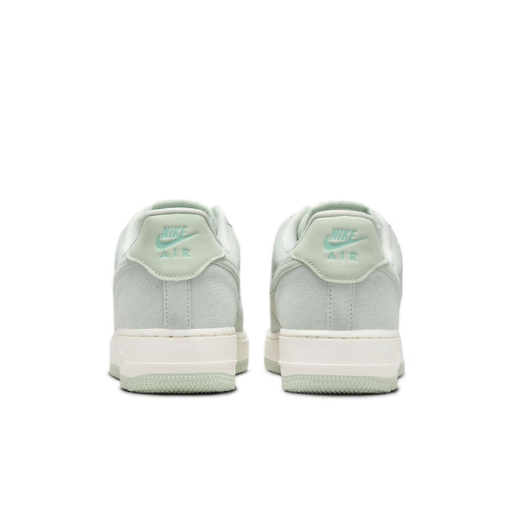 NIKE AIR FORCE 1 LOW &