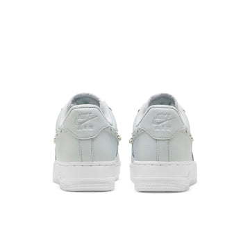NIKE AIR FORCE 1 LOW '07 SE TRND PEARL SWOOSH PURE PLATINUM — Stock