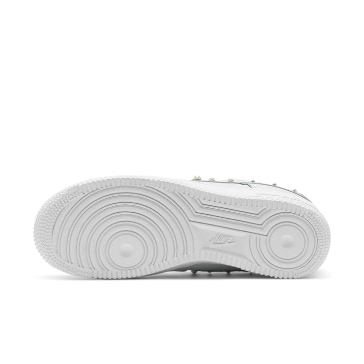 NIKE AIR FORCE 1 LOW &