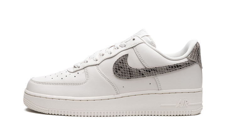 NIKE AIR FORCE 1 LOW &