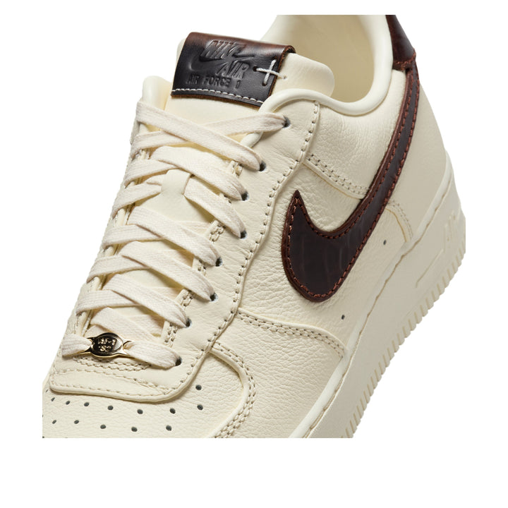 NIKE AIR FORCE 1 LOW &
