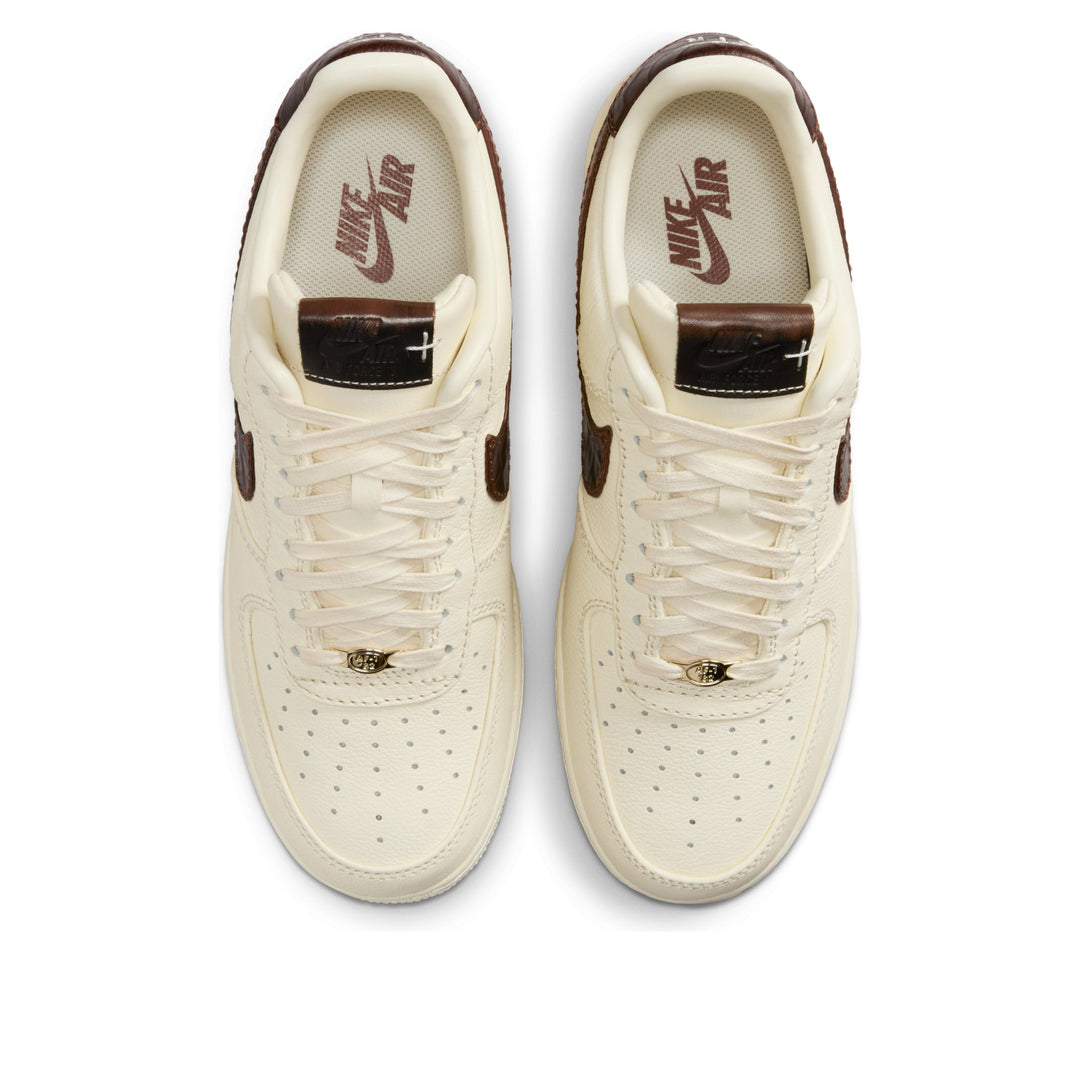 NIKE AIR FORCE 1 LOW &