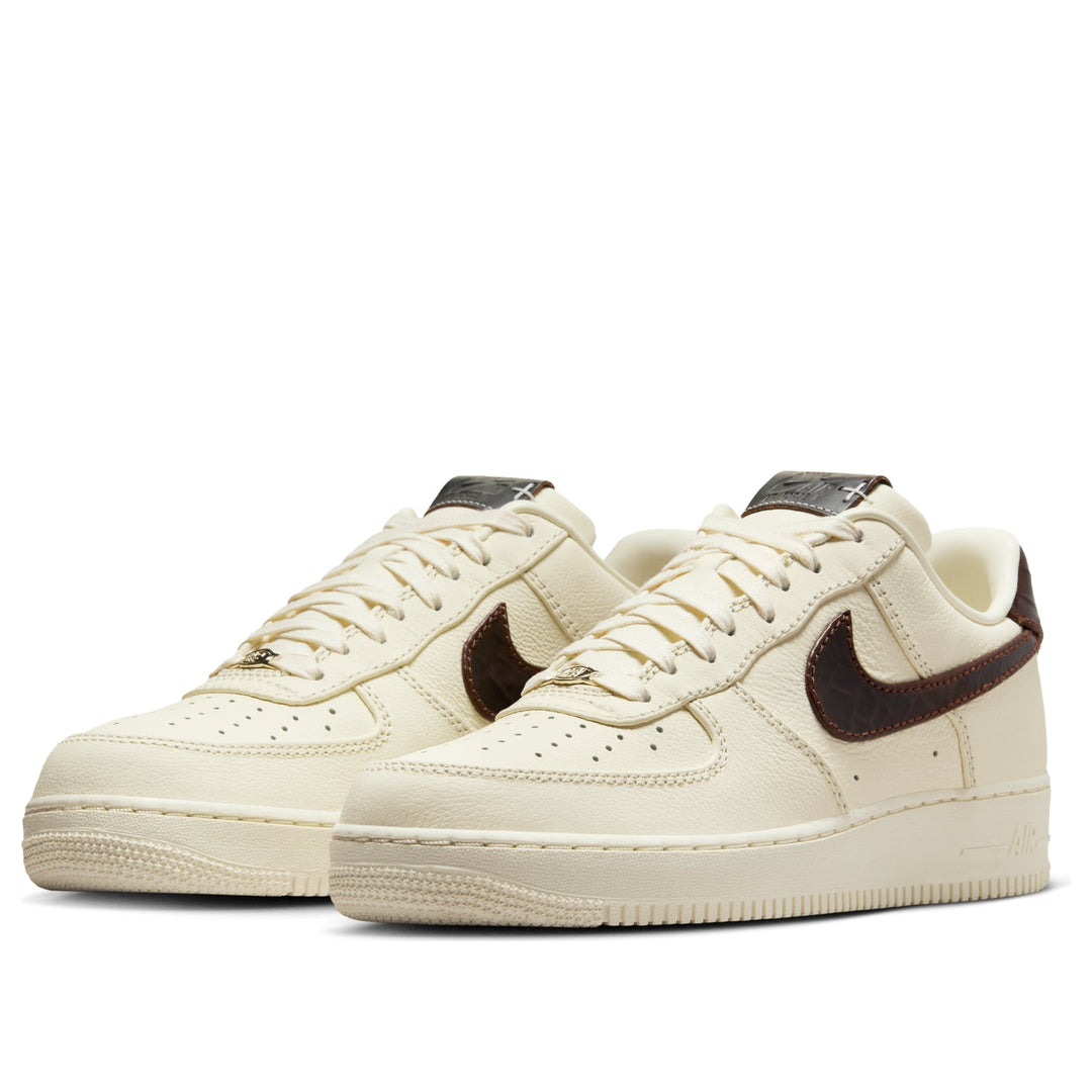 NIKE AIR FORCE 1 LOW &