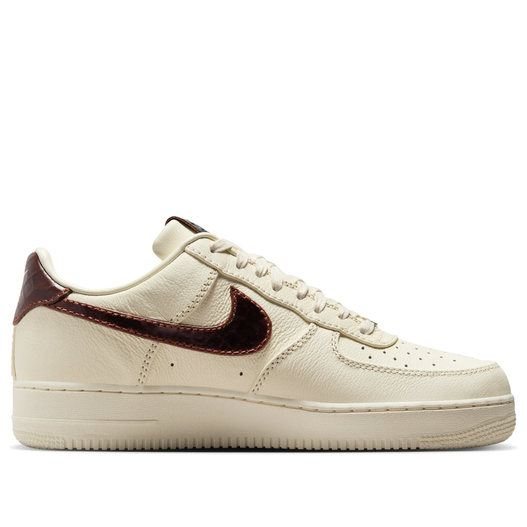 NIKE AIR FORCE 1 LOW &