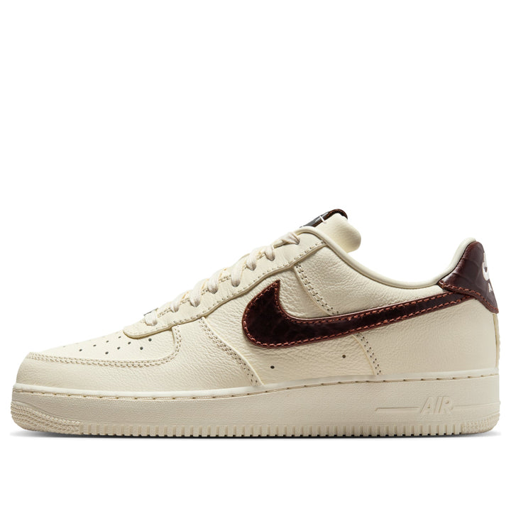 NIKE AIR FORCE 1 LOW &