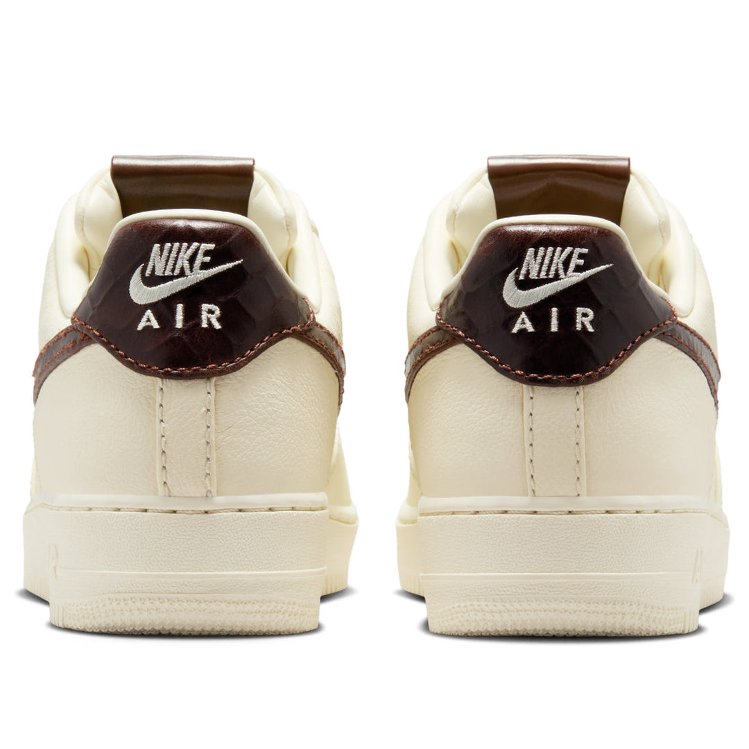 NIKE AIR FORCE 1 LOW &