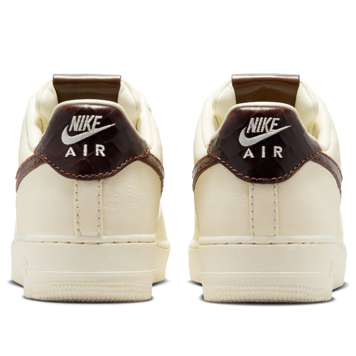NIKE AIR FORCE 1 LOW &