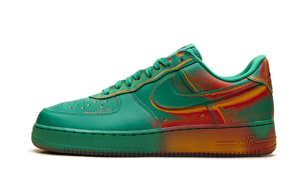 NIKE AIR FORCE 1 LOW &