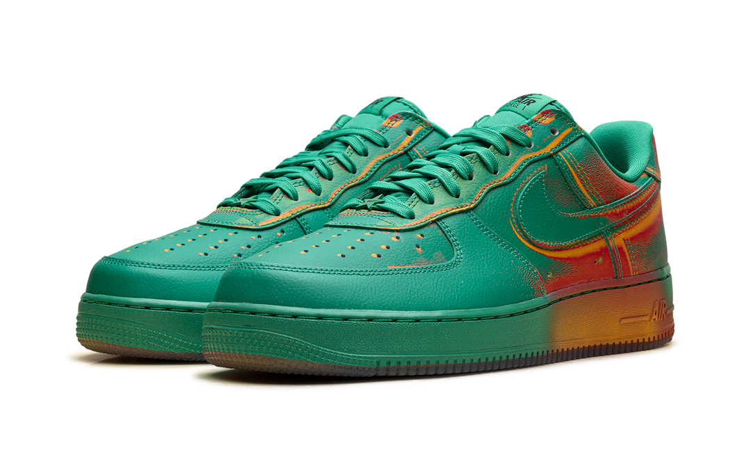 NIKE AIR FORCE 1 LOW &