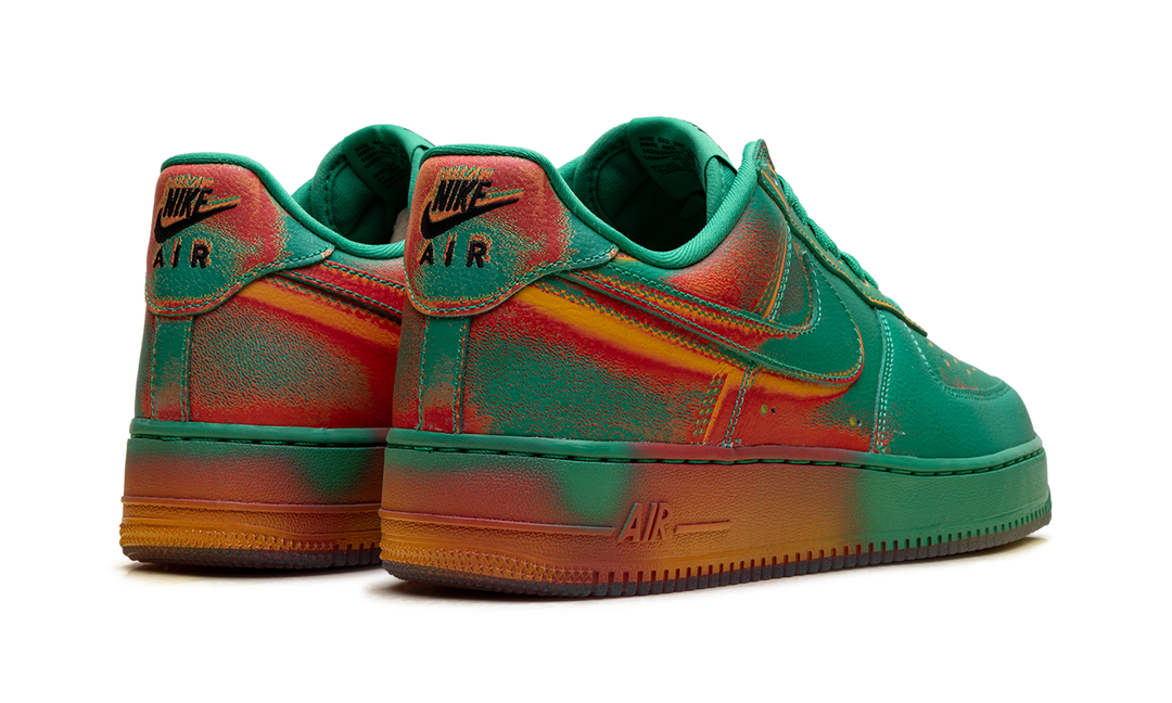 NIKE AIR FORCE 1 LOW &