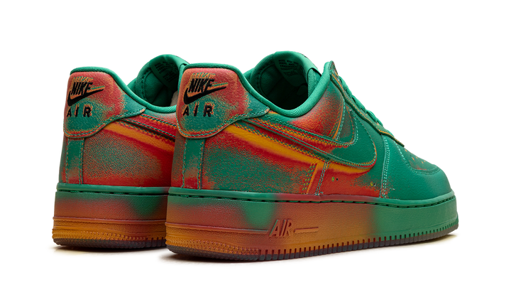 NIKE AIR FORCE 1 LOW &