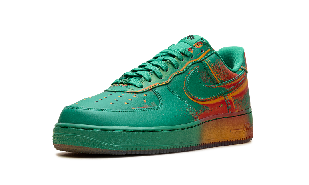 NIKE AIR FORCE 1 LOW &