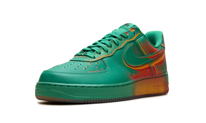 NIKE AIR FORCE 1 LOW &
