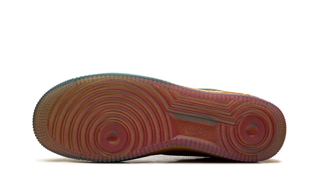 NIKE AIR FORCE 1 LOW &