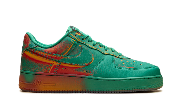NIKE AIR FORCE 1 LOW &