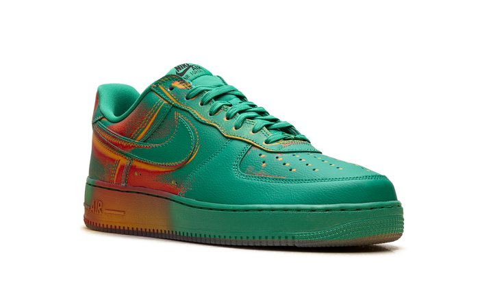 NIKE AIR FORCE 1 LOW &