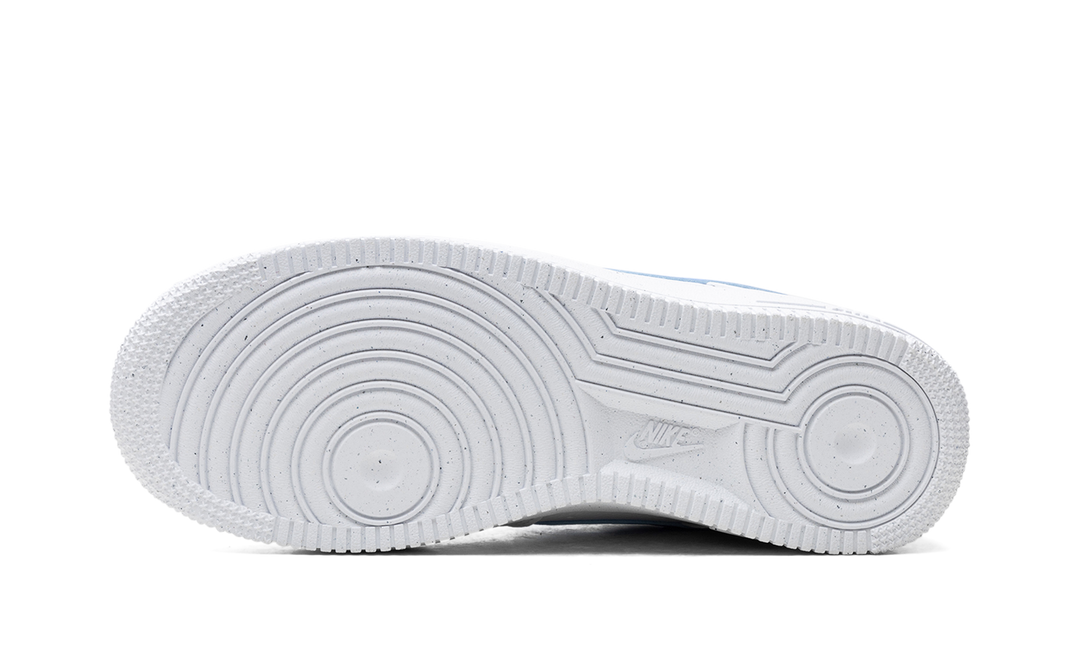 NIKE AIR FORCE 1 LOW &