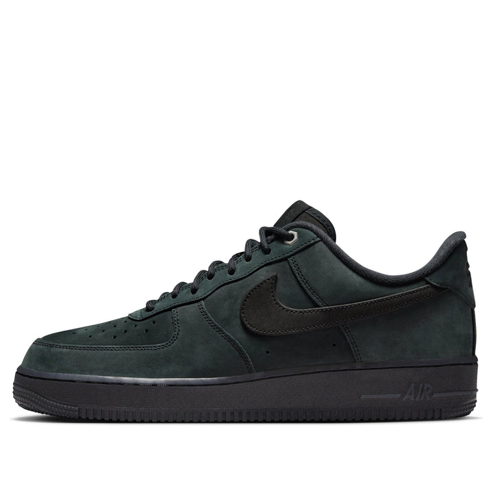 NIKE AIR FORCE 1 LOW &