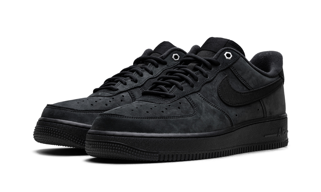 NIKE AIR FORCE 1 LOW &