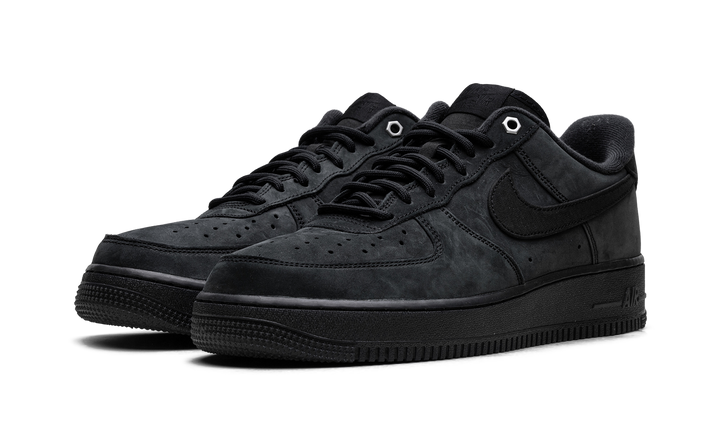 NIKE AIR FORCE 1 LOW &