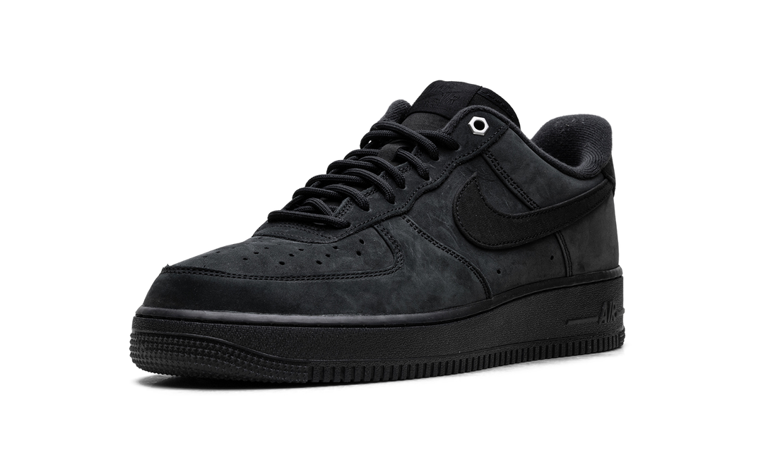NIKE AIR FORCE 1 LOW &